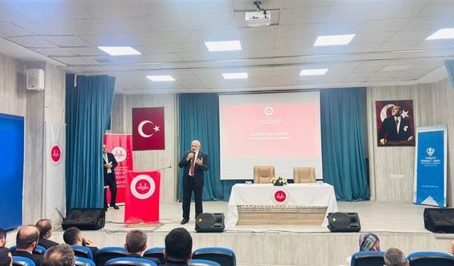 Diyanet İşleri Başkan Yardımcısı Şahin Hakkari'de din görevlileriyle buluştu