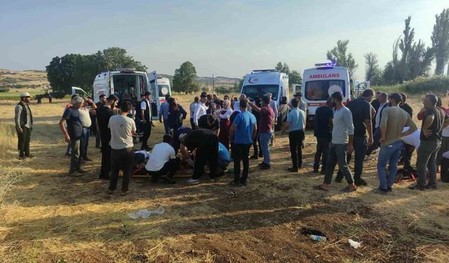 Diyarbakır'da otomobil devrildi: 9 yaralı