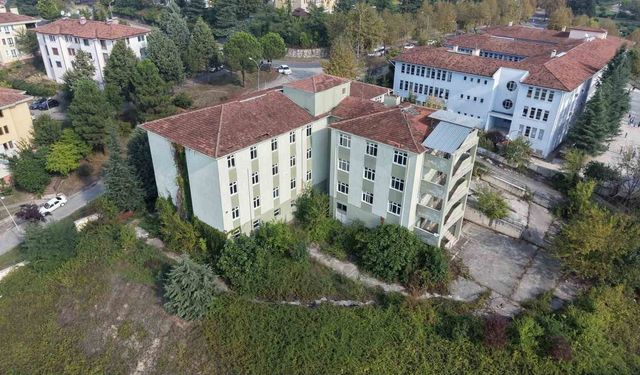 Düzce'de eski Sağlık Meslek Lisesi huzurevi olacak