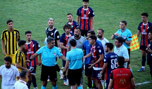 Düzcespor-Beykoz Anadolu maçı tatil edildi