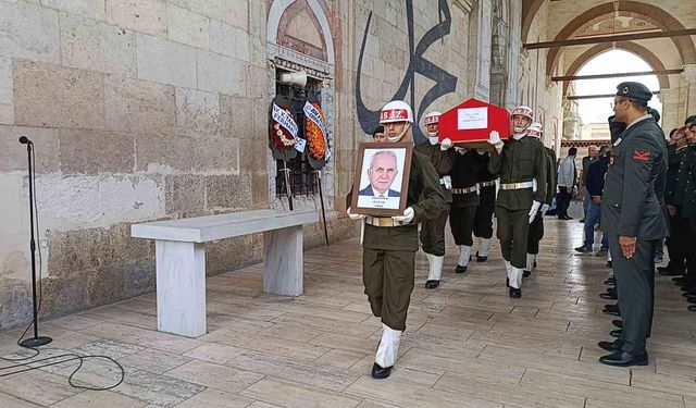 Edirne'de Kıbrıs Gazisi Özbek, askeri törenle uğurlandı