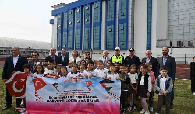Edirne'de uçurtmalar Gazzeli çocuklar için gökyüzüne yükseldi