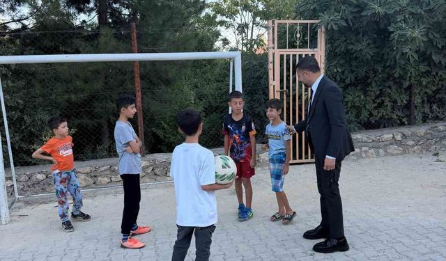 Eğil'de öğrencilere kırtasiye desteği