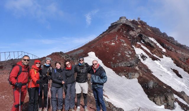 Eğitimci Hanligil Fuji Dağı'na zirve yaptı