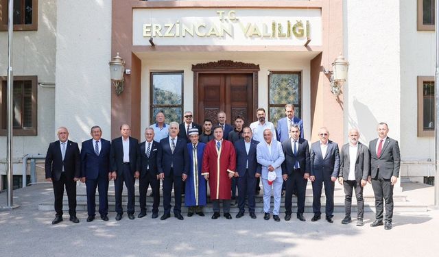 Erzincan'da Ahilik Haftası kapsamında başarılı esnaflara onur belgesi