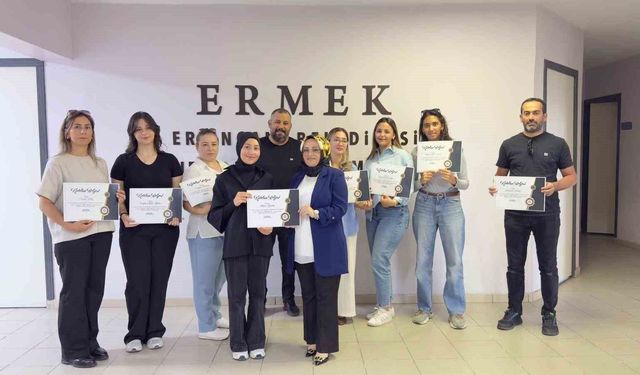 Erzincan'da işaret dili kursunu tamamlayanlara sertifika verildi