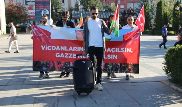 Erzurum'da sağlıkçılar 150 haftadır Gazze için yürüyor: 'Zalim zulmünde devam ettikçe biz de mazlumun yanında olmaya devam edeceğiz'