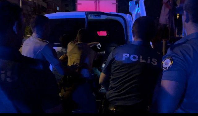 Eşine saldırdığı iddia edilen şahıs polise saldırdı, biber gazıyla etkisiz hale getirildi