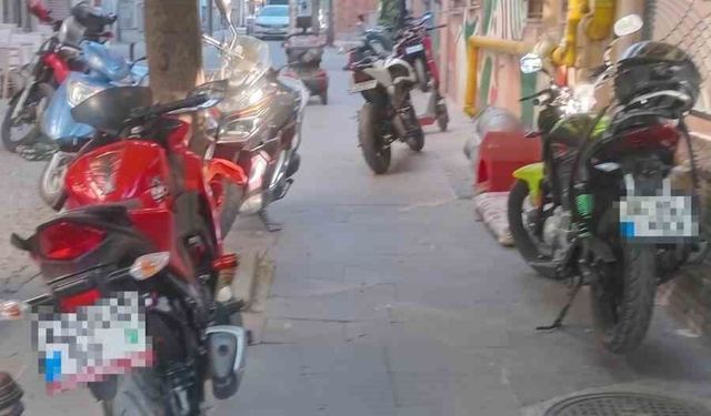 Eskişehir'de kaldırımlar motosiklet otoparkına döndü