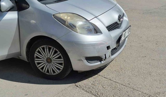 Eskişehir'de otomobille çarpışan motosiklet sürücüsü yaralandı