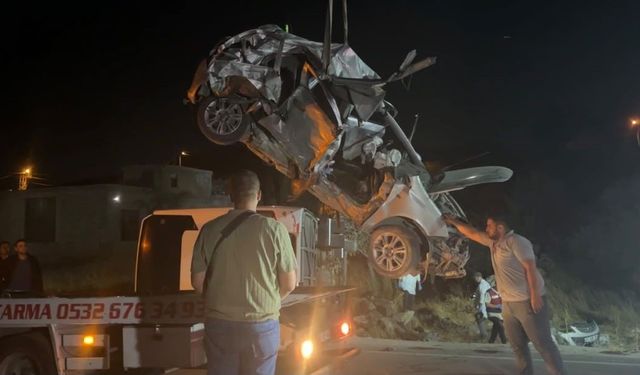 Gaziantep'te 7 kişinin hayatını kaybettiği kazada araçlar yoldan kaldırıldı
