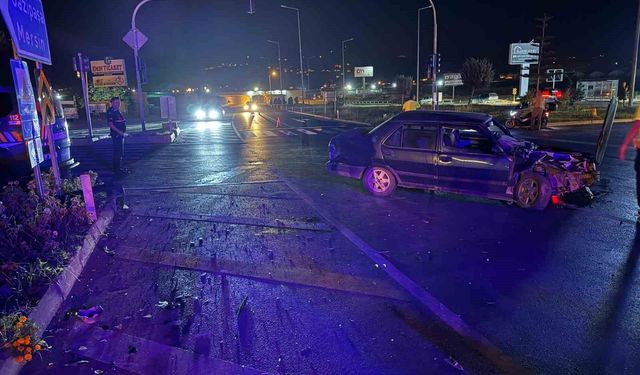 Gazipaşa'da alkollü sürücü kaza yaptı: 2 yaralı