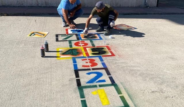 Gölcük'te okul bahçeleri öğrenciler için yenilendi