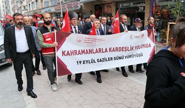 Gümüşhane'de Gaziler Günü'nde 'Kahramanlarla Kardeşlik Yolunda' yürüyüşü