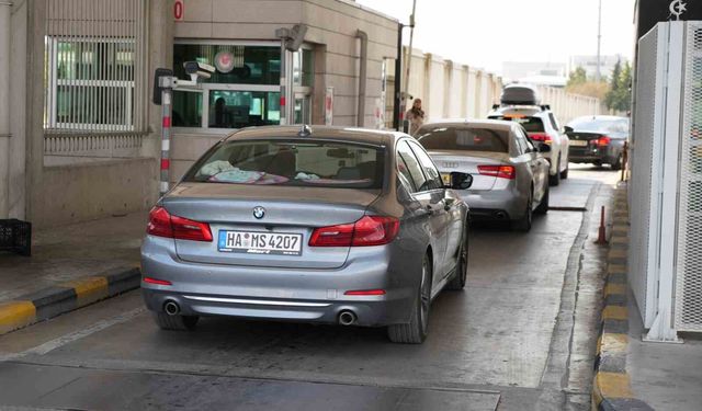 Gurbetçilerin Avrupa'ya dönüş yolunda hüzünlü vedası