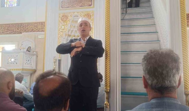 Hakkâri'de Cuma Hutbesi işaret diliyle anlatıldı