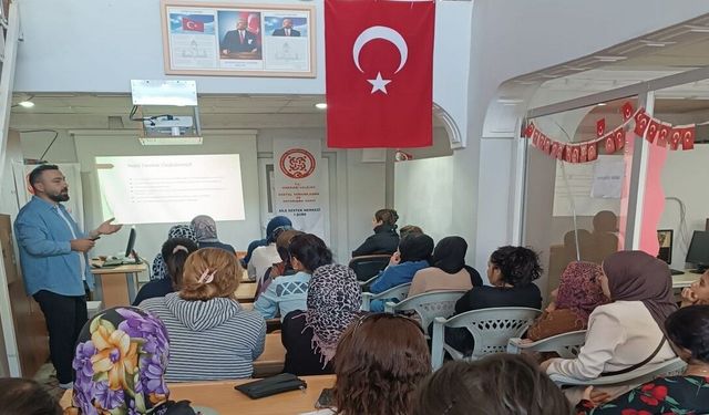 Hakkâri'de 'Okul ve Aile' konulu seminer düzenlendi