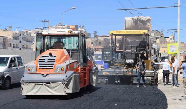 Haleplibahçe Caddesi'nde asfalt çalışmaları sürüyor