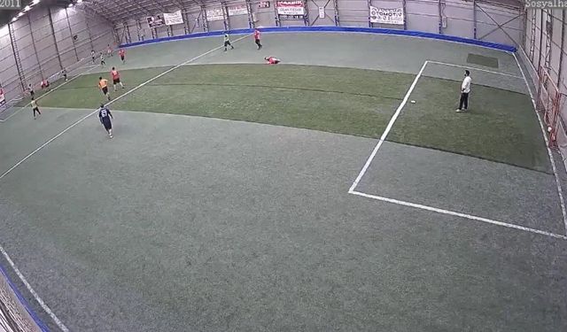 Halı sahada kalp krizi geçiren sağlık çalışanı hayatını kaybetti