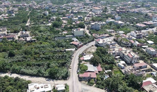 HBB'den Samandağ Sutaşı'nda 1,1 kilometrelik yolda beton asfalt çalışması