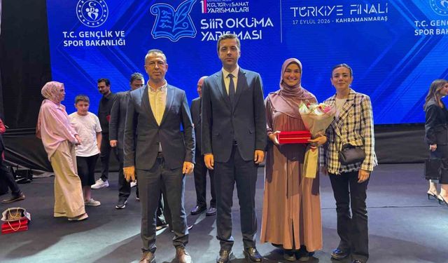 Hitit Üniversitesi öprencisi, şiir yarışmasında Türkiye birincisi oldu