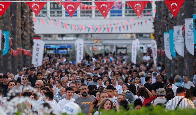 İEF'de eğlence ve sürprizler bir arada