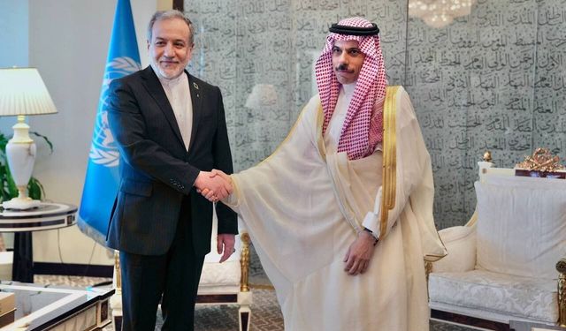 İran Dışişleri Bakanı Arakçi, Suudi Arabistanlı mevkidaşı Al Suud ile bir araya geldi