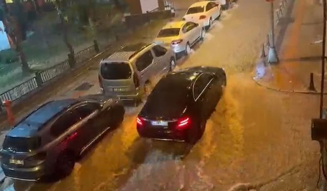 İstanbul'da yollar göle döndü