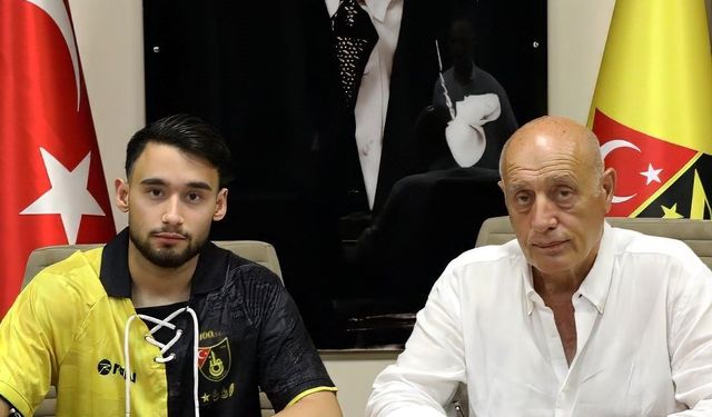 İstanbulspor, Ünal Emre Durmuşhan'ı renklerine bağladı