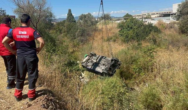 İzmir'de otomobil akarsu havzasına uçtu: 1 ölü, 2 yaralı