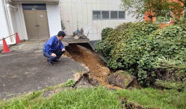 Japonya'da etkili olan Dujuan Tayfunu'nda ölü sayısı 9'a yükseldi, 4 kişi kayıp