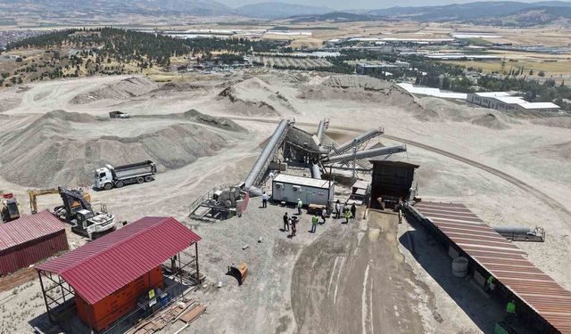 Kahramanmaraş'ta 200 bin metreküp enkaz ekonomiye kazandırıldı