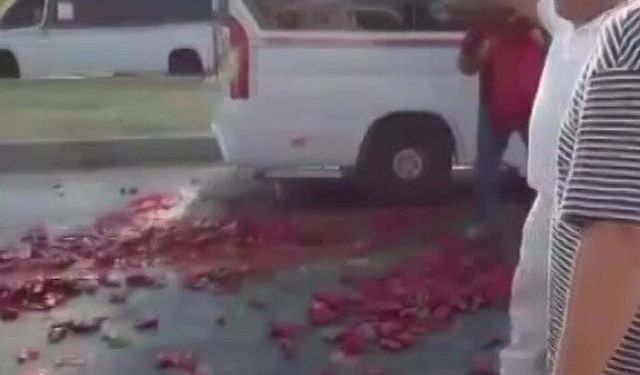 Kaldırım işgaline müdahale ettiler, ortalık biber tarlasına döndü