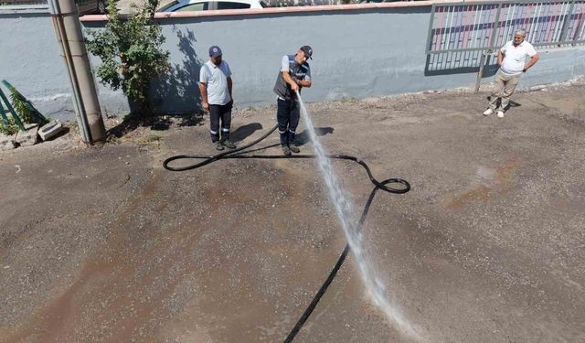 Karabük Belediyesinden okullarda temizlik çalışması