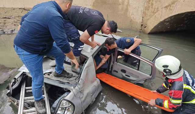 Karacasu'da otomobil kanala uçtu