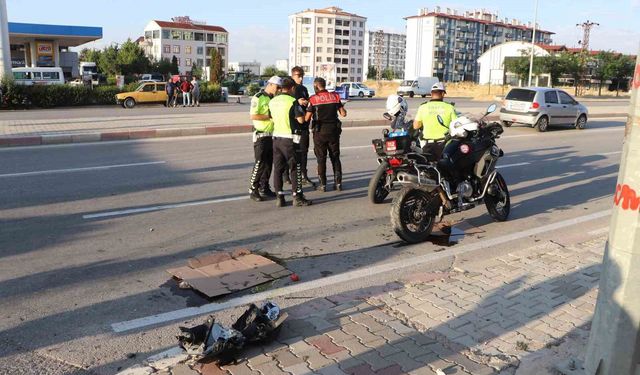 Karaman'da otomobille Yunus timi çarpıştı: 1 polis yaralı