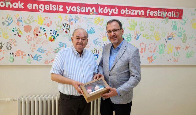 Kasapoğlu: 'Burhan Özfatura İzmir'in hafızasında yaşayacak'