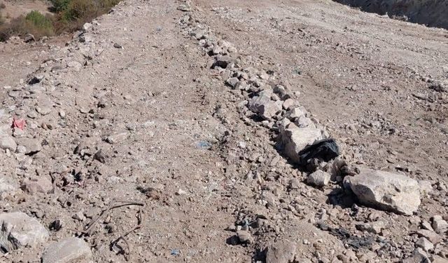 Kaya düşmeleri ve heyelan sonrası yeni yol yapılıyor