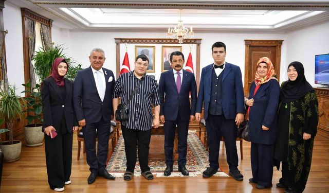 Kırşehir'de 'Üreten Eller Sokağı'nda el emeği ürünler sergilendi