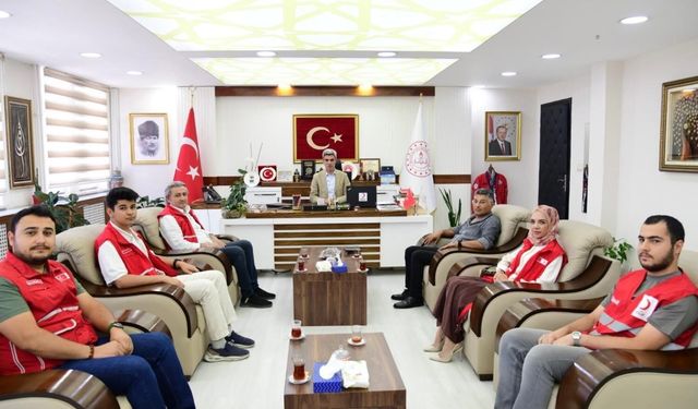 Kızılay Yeşilyurt Şubesi'nden eğitime 75 laptop desteği