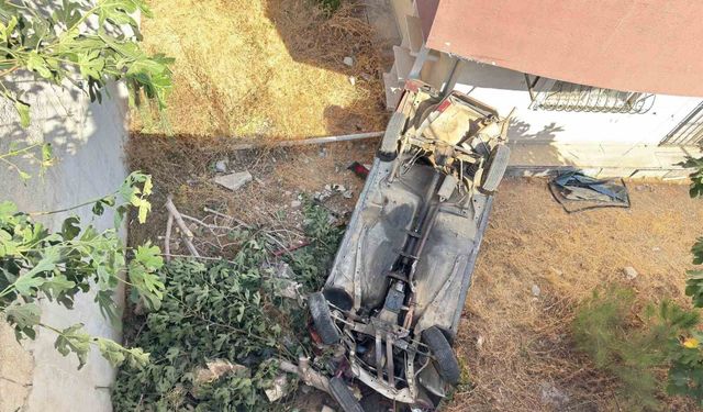 Kontrolden çıkan otomobil bahçeye uçtu, 3 kişi yaralandı