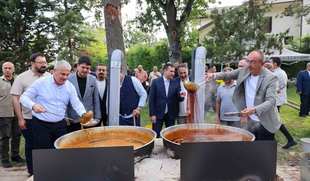 Konya Meram'da önce bağbozumu ardından pekmezler kaynatıldı