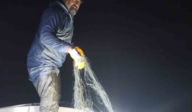 Kovada Gölü'nde kaçak avcılık yapılan 600 metre uzatma ağına el konuldu