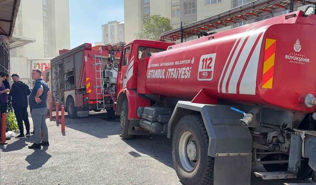 Küçükçekmece'de otoparkta elektrikli araç yangını paniği: Bina tahliye edildi