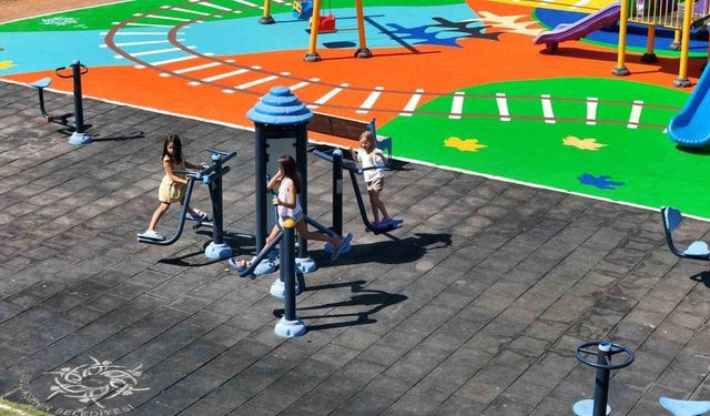 Kuşadası'nda Timur Selçuk Parkı yenilendi