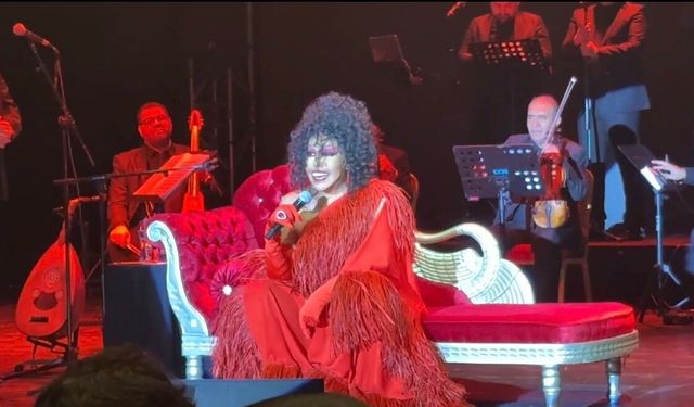 Kuşadası'nda yuhalanmıştı, olaylı konserin ardından Bursa'da sahne aldı