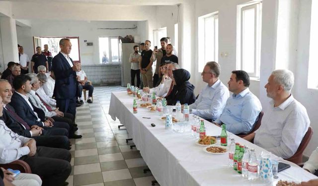 Kütahya Valisi Musa Işın, muhtarların taleplerini dinledi