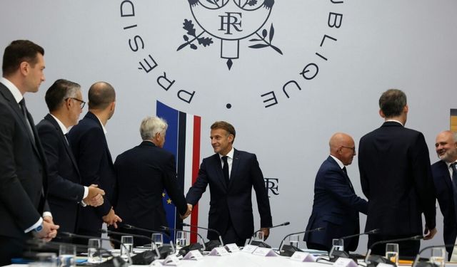Macron: 'Rusya'nın Avrupalılara ve Fransa'ya yönelik hibrit tehdidi yoğunlaştı'