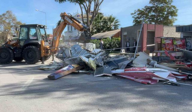 Mahkeme kararının ardından Mudanya'daki büfe yıkıldı