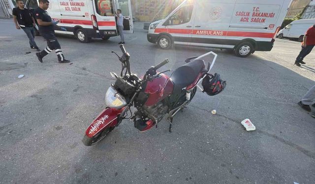 Motosikletlerin çarpıştığı kaza anı kamerada: 1'i ağır, 3 yaralı